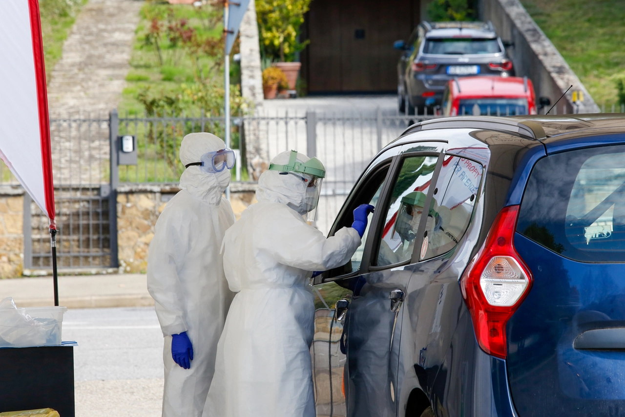 Figline Incisa, tamponi in auto (foto Germogli)