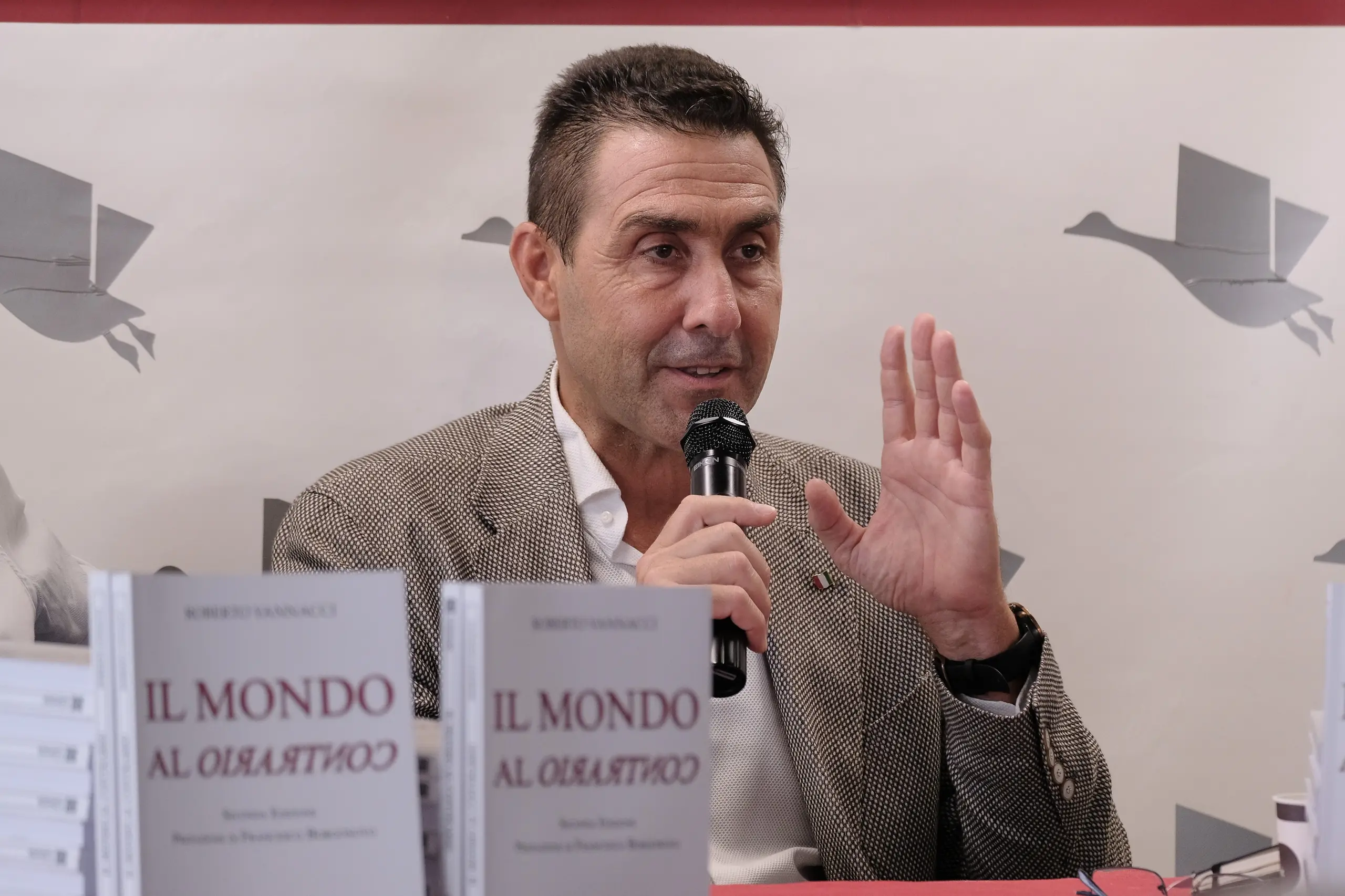 Stasera Vannacci presenta il suo libro in Brianza: maxi