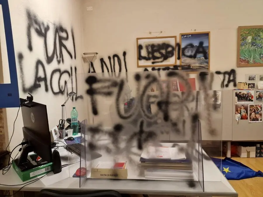 Siena, blitz all'università: scritte fasciste e omofobe