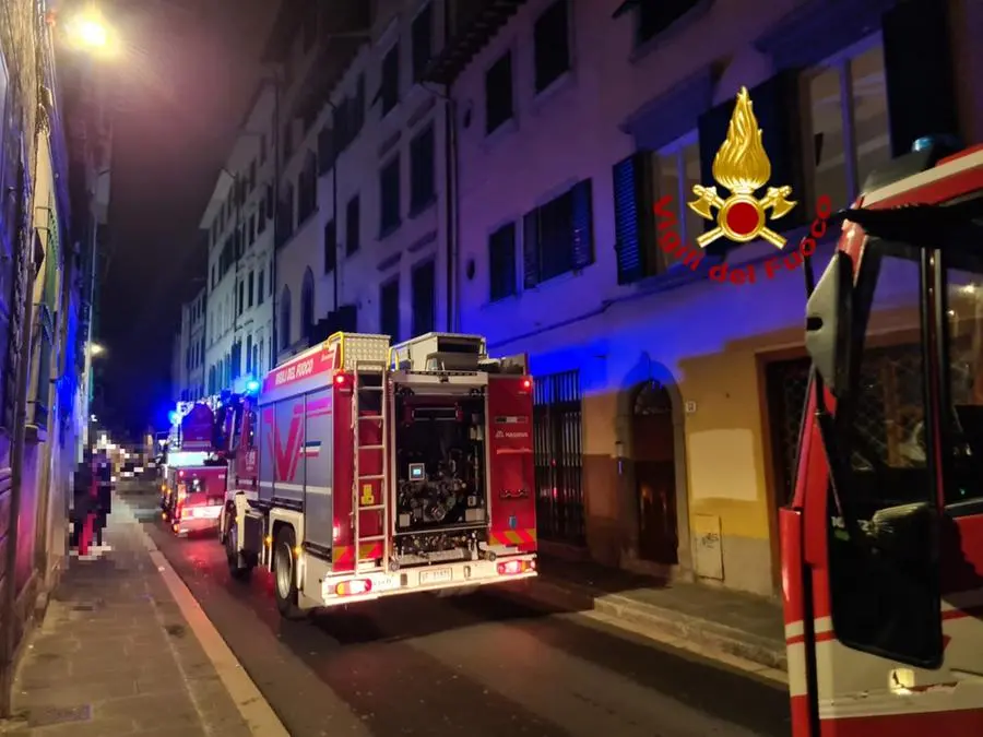 Fuga di gas ed esplosione, paura nella notte in centro a Firenze