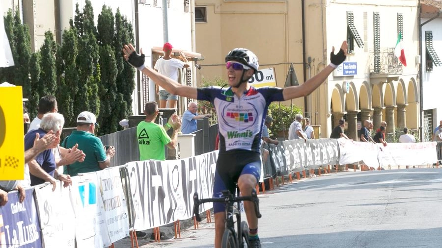 L'arrivo di Manuele Tarozzi (Foto Soncini)