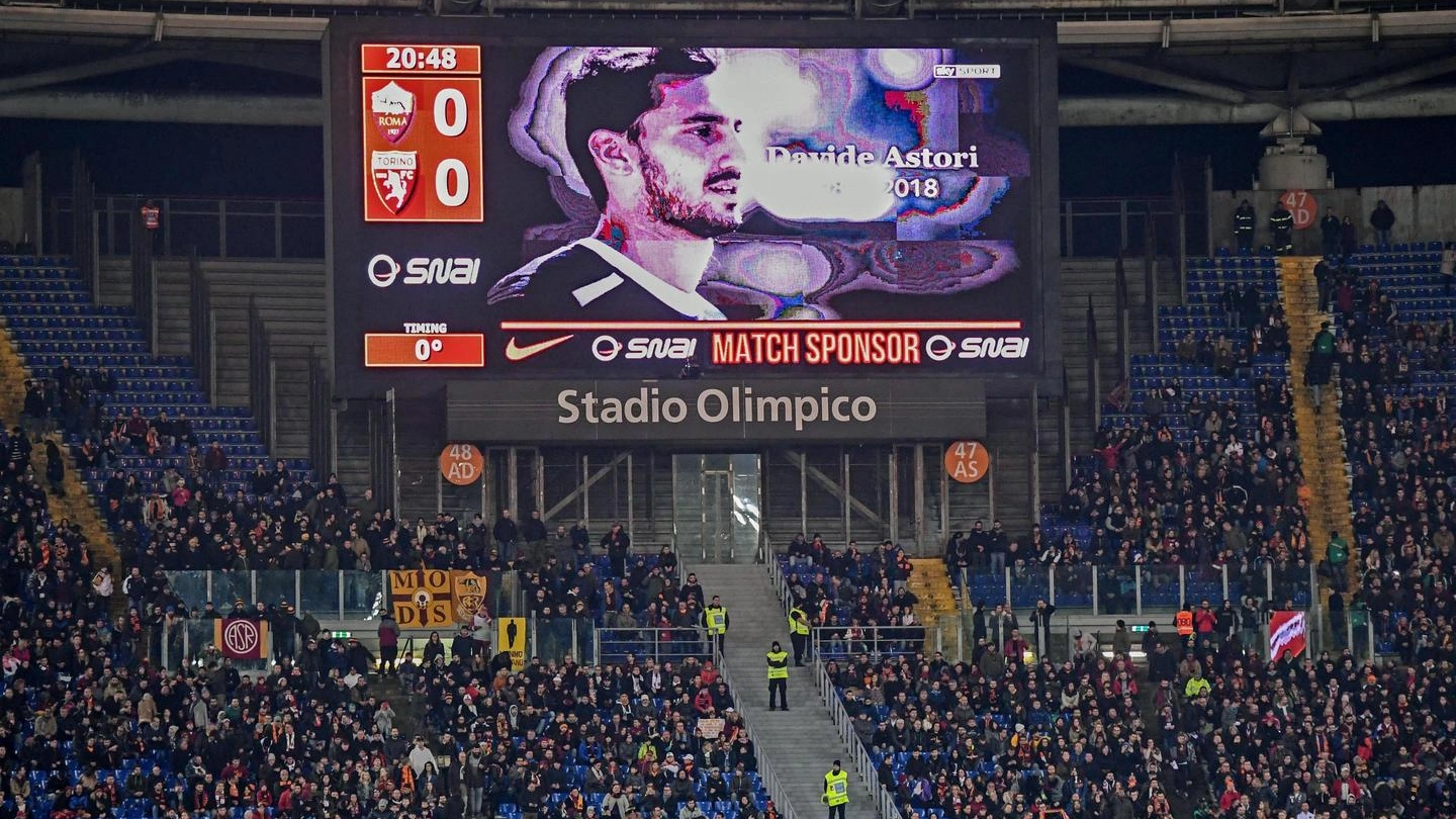 Stadio Olimpico, tributo a Davide Astori prima di Roma-Torino (foto Ansa)