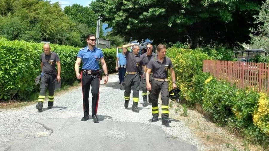 Ragazzo folgorato. Vigili del fuoco, carabinieri e municipale sul luogo dell’incidente