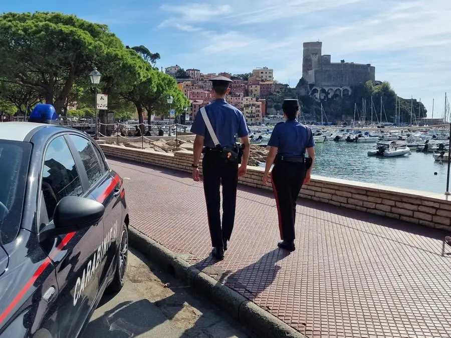 Furto sul lungomare di Lerici: carabinieri fuori servizio fermano il ladro