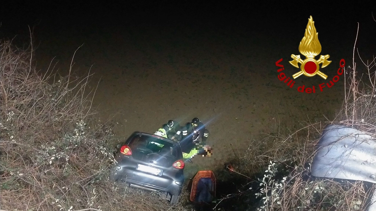 Le operazioni di soccorso dei carabinieri