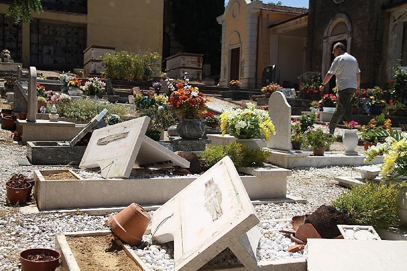 Allarme Del Comune Su Furti E Atti Vandalici Nei Cimiteri Il Fenomeno Non Si Arresta