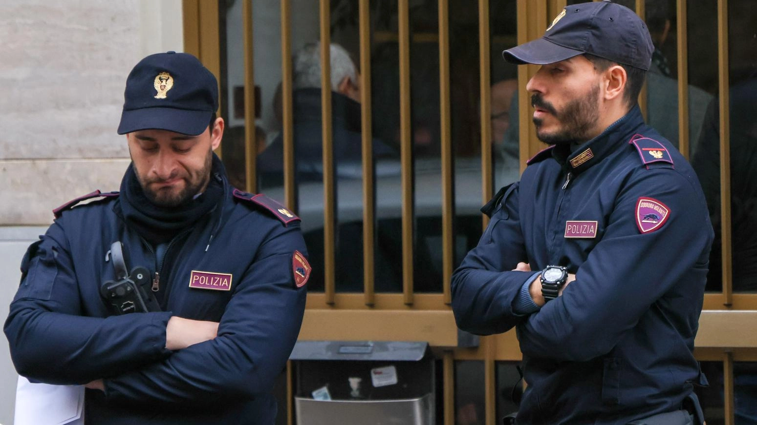 Un poker di spaccate in una notte. La banda del tombino scatenata. Indagini in corso della polizia