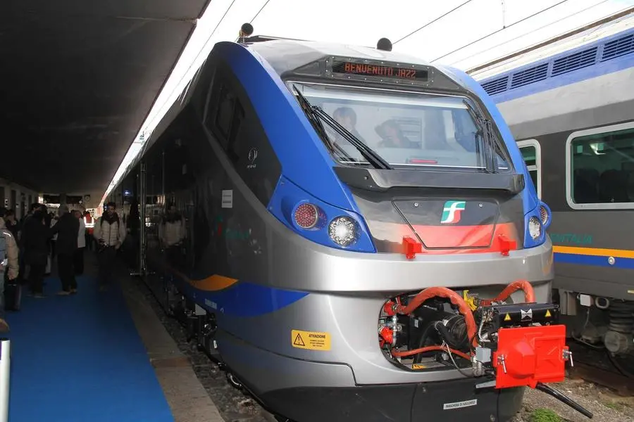 Maltempo in Toscana, ritardi e treni cancellati