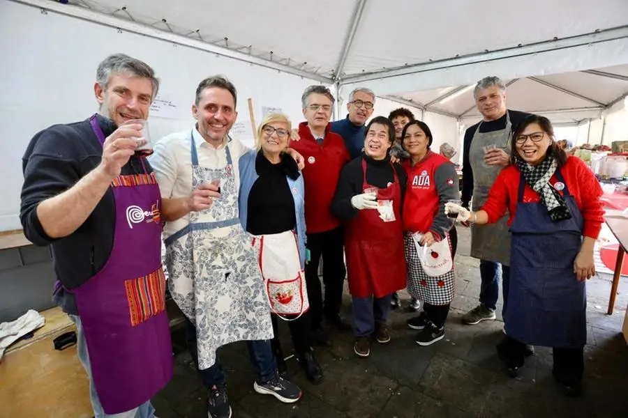 Sant'Egidio a Firenze, in mille al pranzo solidale in San Lorenzo