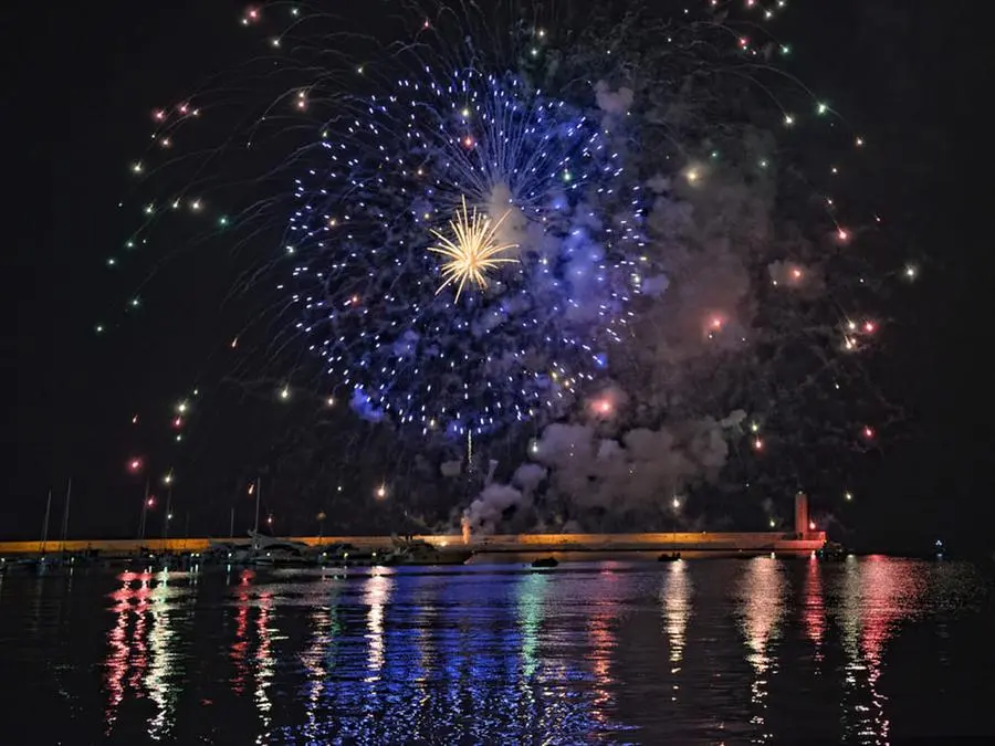 Fuochi d'artificio sul Lago di Bilancino per Ferragosto