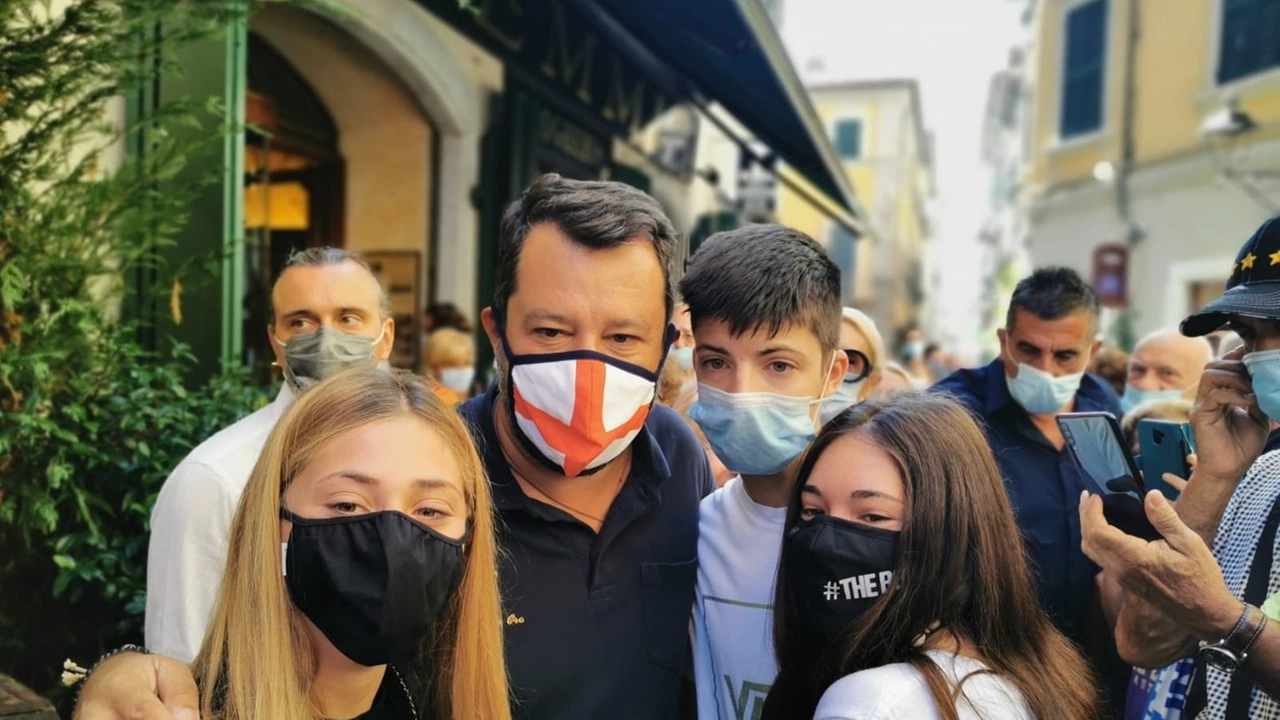 Matteo Salvini a Sarzana: "Assurde le scadenze fiscali in agosto con questa crisi"