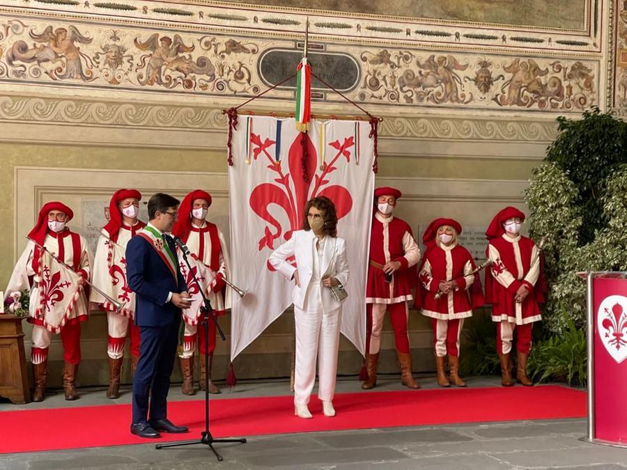 Sophia Loren A Firenze Inaugura Il Suo Ristorante E Riceve Le Chiavi Della Citt