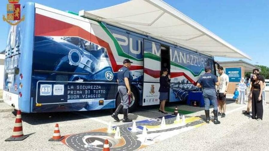 Il Pullman Azzurro della Polizia di Stato