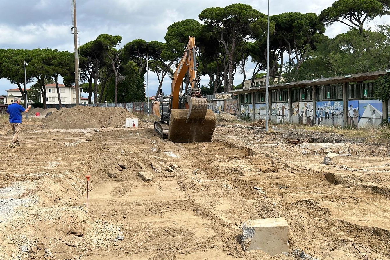 Il tempio dello sport  Iniziata la demolizione  Ora lo Stadio dei Pini  è pronto a ’rinascere’