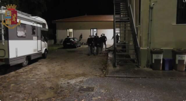 Per Spacciare La Droga Usano Un Camper Arrestati Tre Giovani