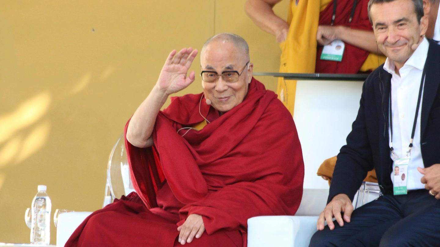 Il Dalai Lama, Tenzin Gyatso, in piazza dei Cavalieri