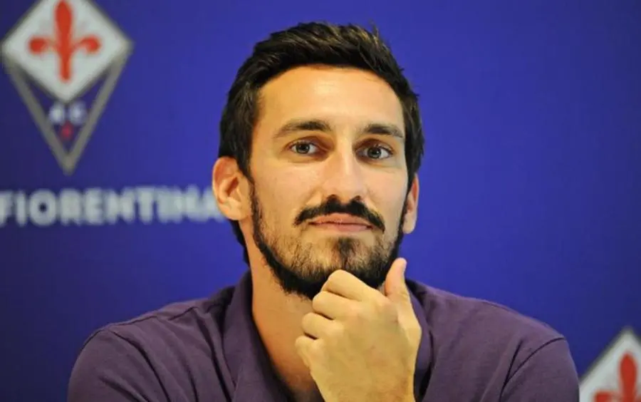 Il compleanno di Davide Astori, capitano eterno. La Fiorentina: "Sempre con noi"