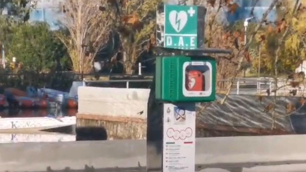 Defibrillatore intrappolato. Maxi multa al cantiere