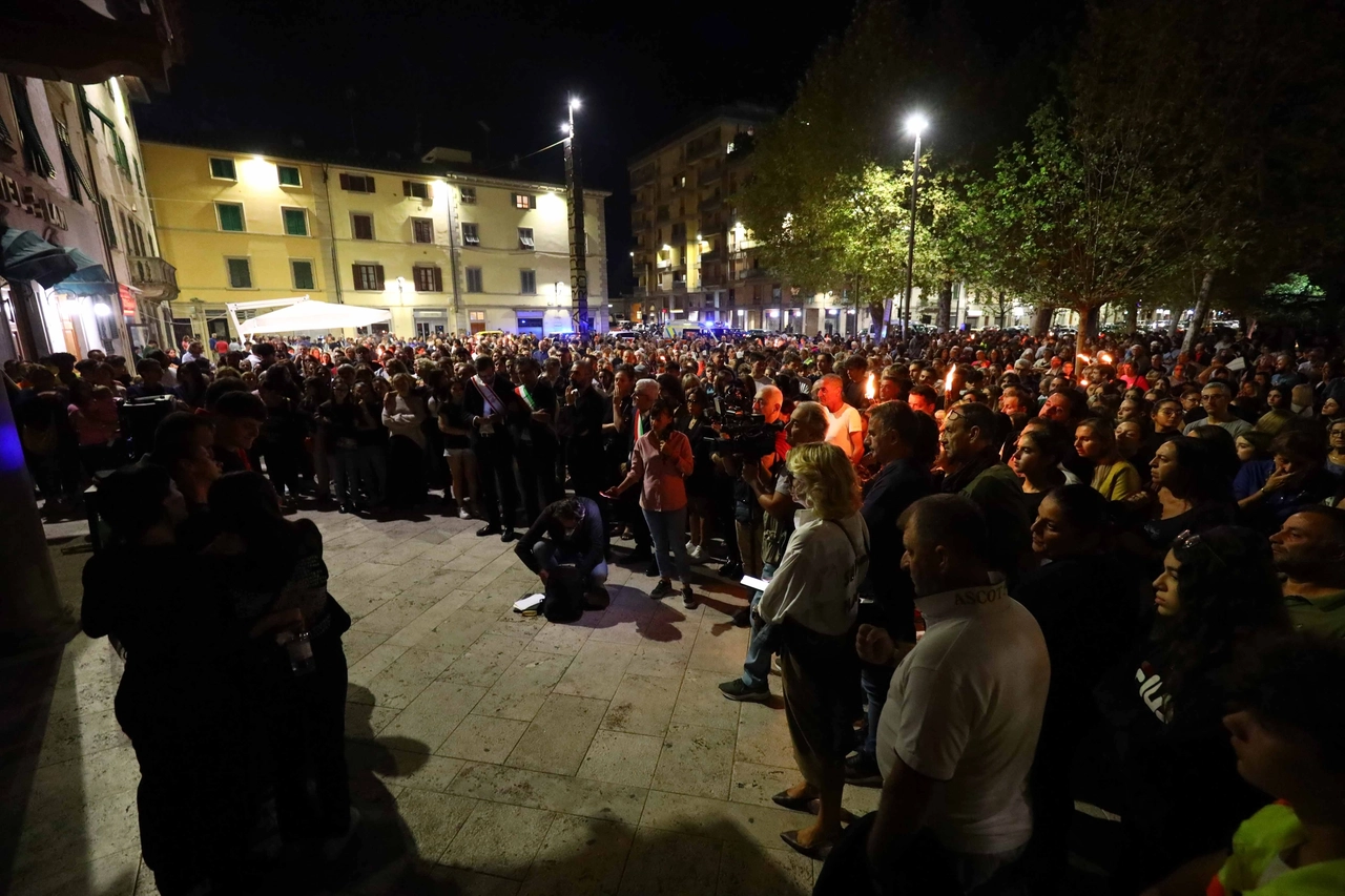 Un momento della fiaccolata a Castelfiorentino (Fotocronache Germogli)