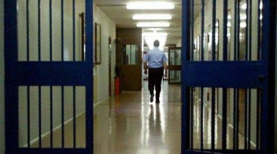 Carcere di Arezzo celle ristrutturate ma inutilizzabili porte