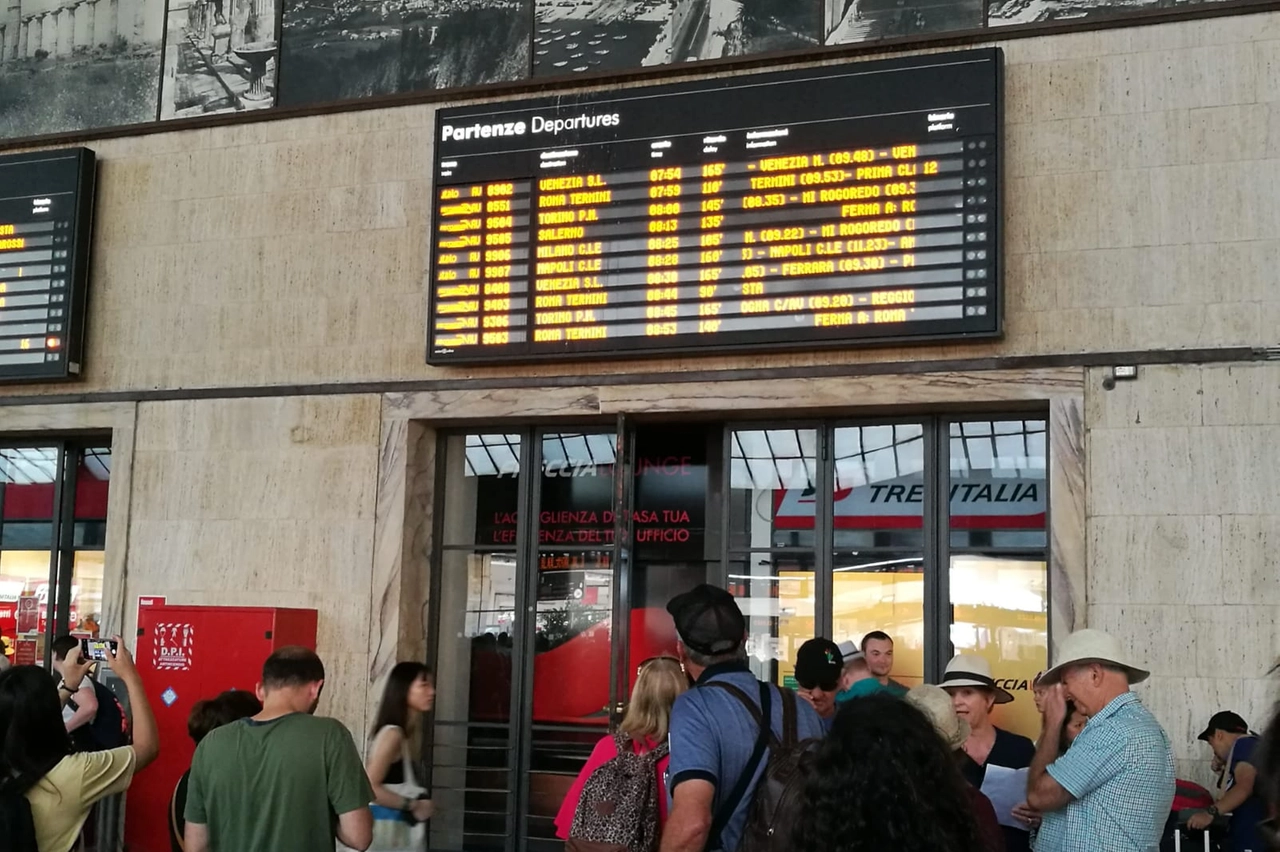 Ritardi fino a quasi tre ore segnalati sul tabellone di Santa Maria Novella