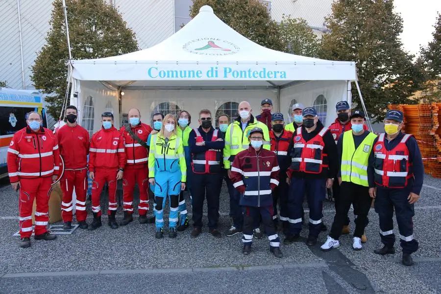 Primo giorno di luna park, tanti i volontari in campo