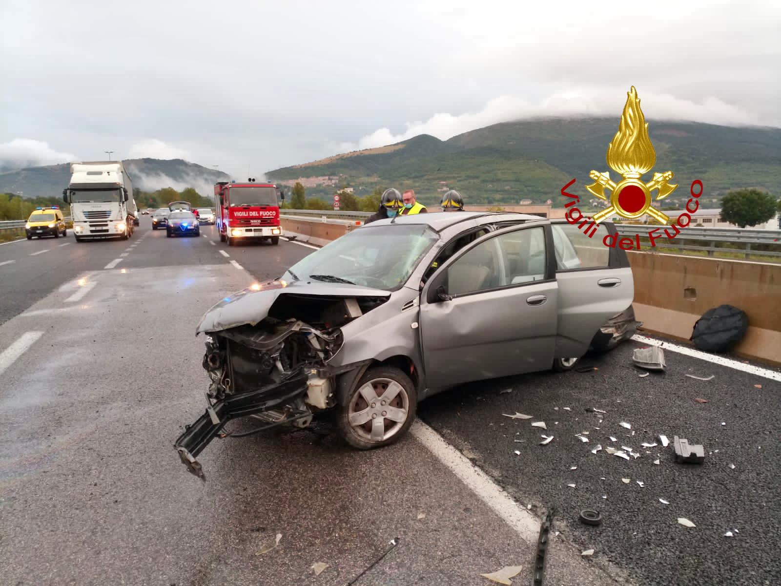 Scontro Fra Due Auto E Un Camion Tre Feriti