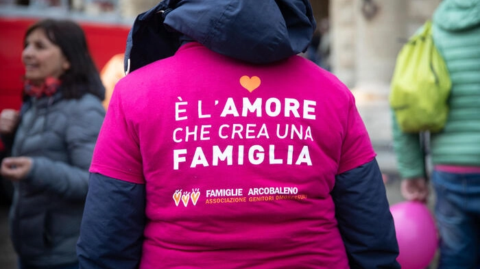 Una manifestazione delle famiglie arcobaleno (Foto Ansa)