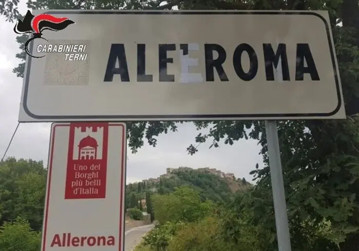 Allerona diventa "Alè Roma": multa al tifoso che ha modificato il cartello stradale