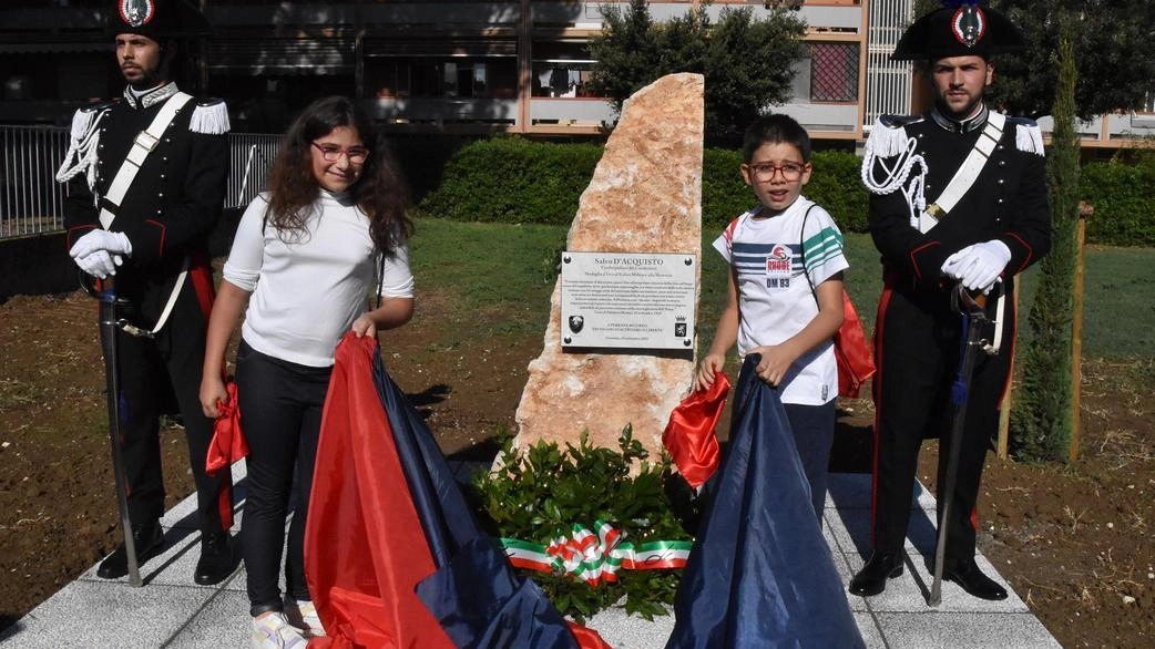 Una stele in ricordo di Salvo D’Acquisto