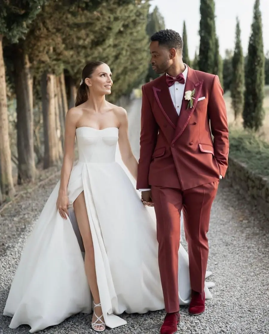 Jay Ellis e Nina Senicar, matrimonio in Toscana per la modella e l'attore di Top Gun