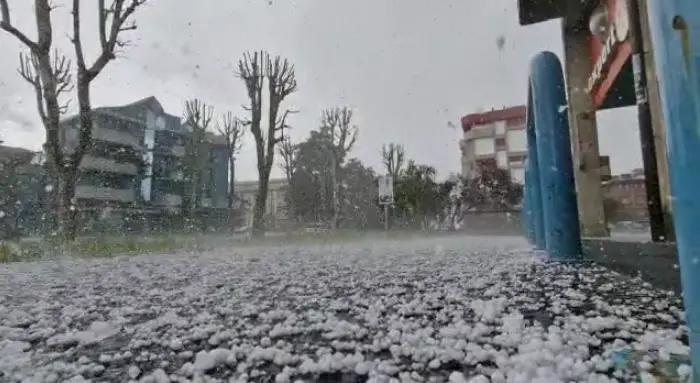 Maltempo, tanta grandine caduta a Pistoia