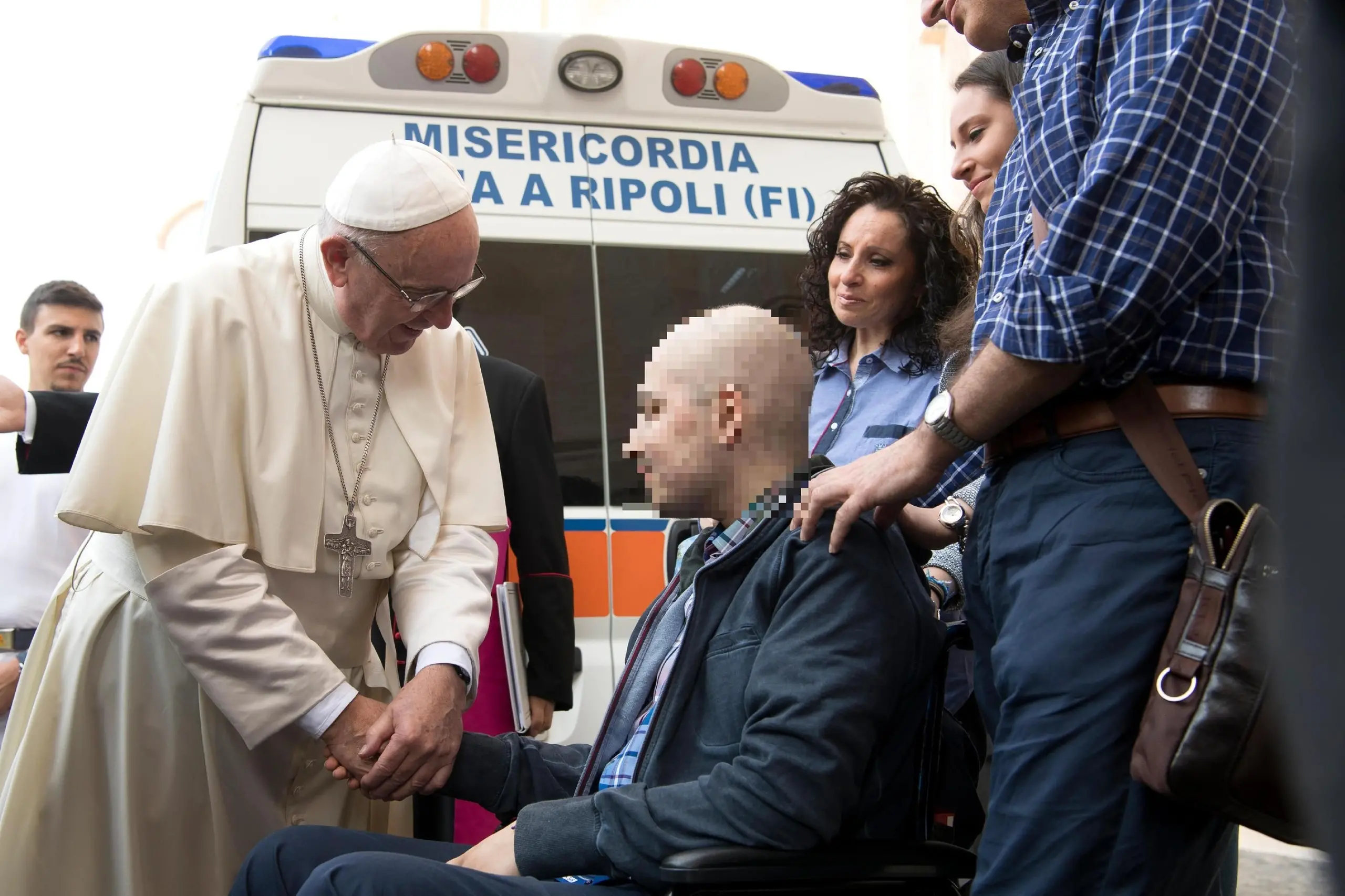 Da Firenze in Vaticano, ricoverato al Meyer riceve la cresima da Papa Francesco