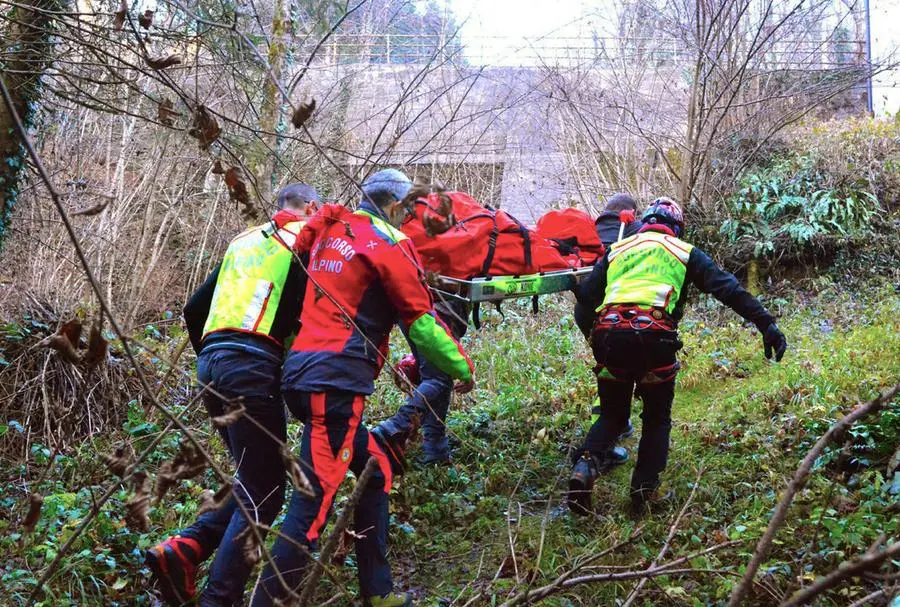 Bagni di Lucca, perde la vita un fungaiolo: fatale caduta sul monte Mosca