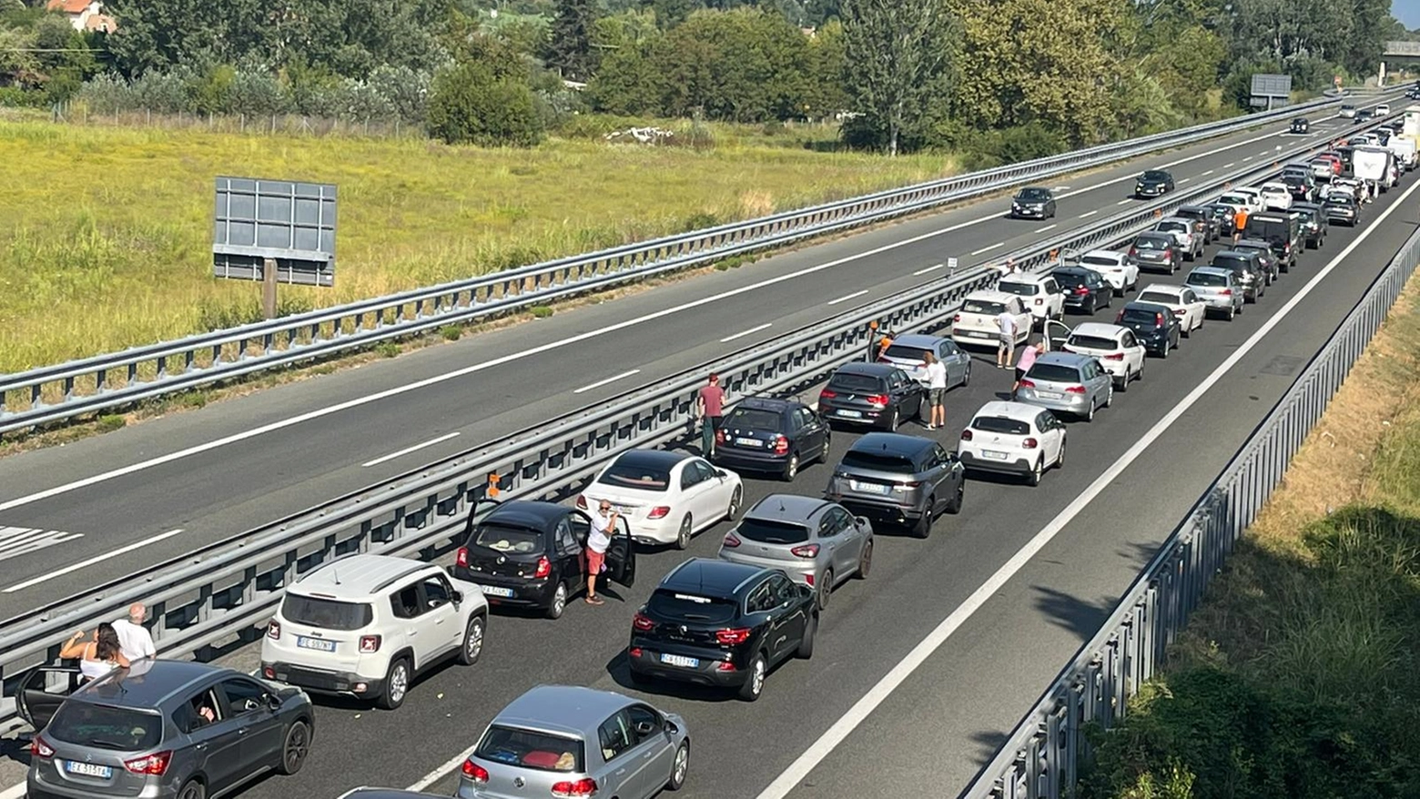 Lunghe code in autostrada A12 per incidente