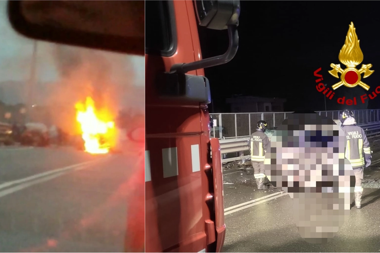 Una delle due auto a fuoco dopo lo scontro frontale e l'intervento dei vigili del fuoco