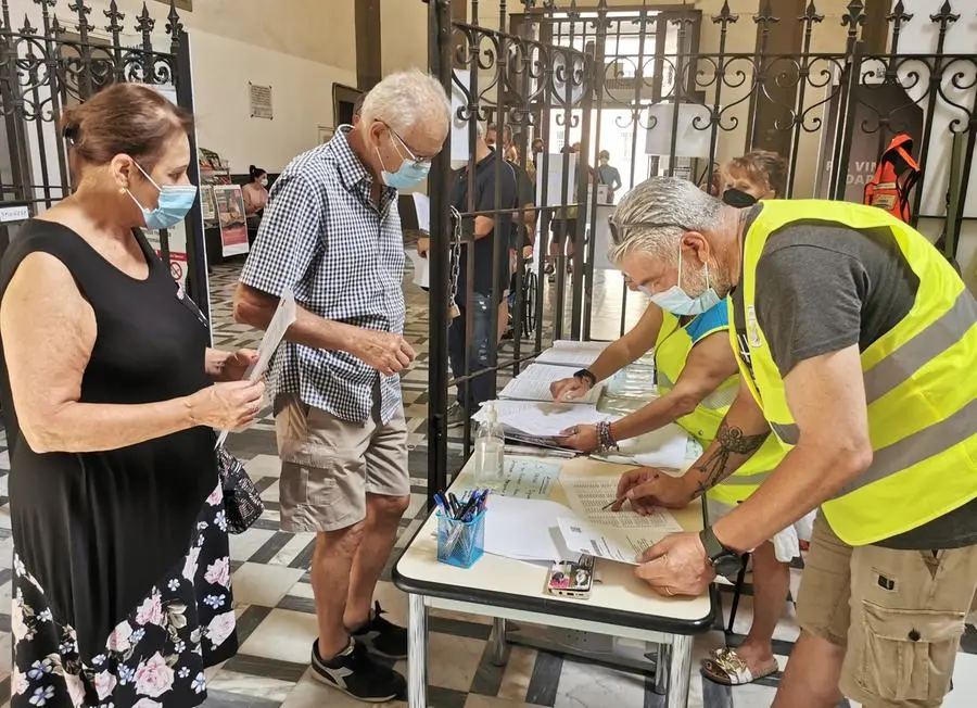 Vaccino Covid, a Pistoia assalto al Ceppo per il secondo richiamo