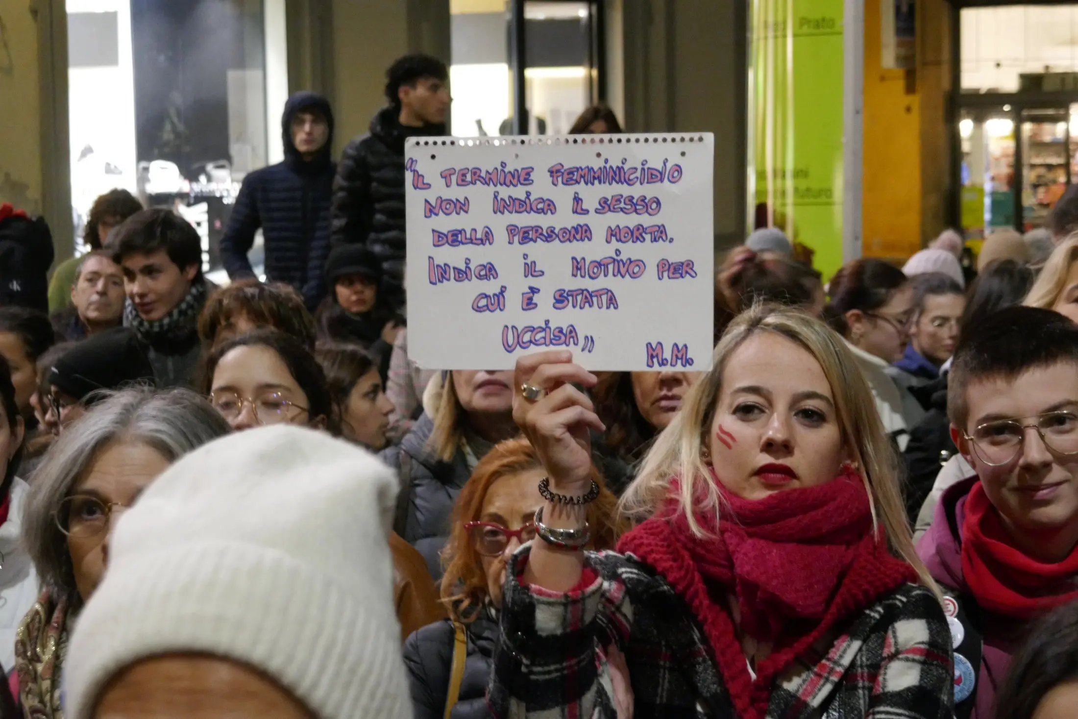 Oltre duecento in piazza del Comune per dire 