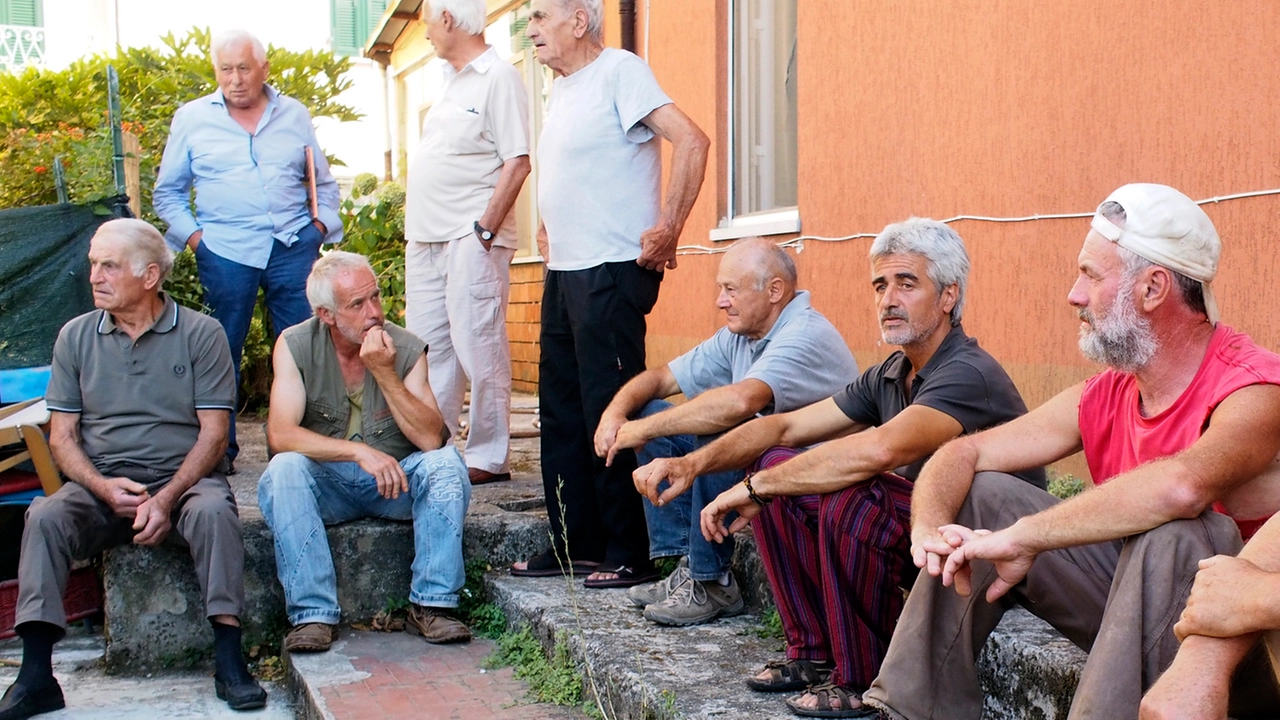  Gli abitanti di Marciaso e dei paesini limitrofi in riunione