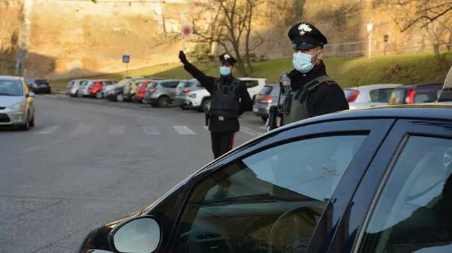 Cocaina e crack, spacciatore 60enne arrestato con 100 dosi