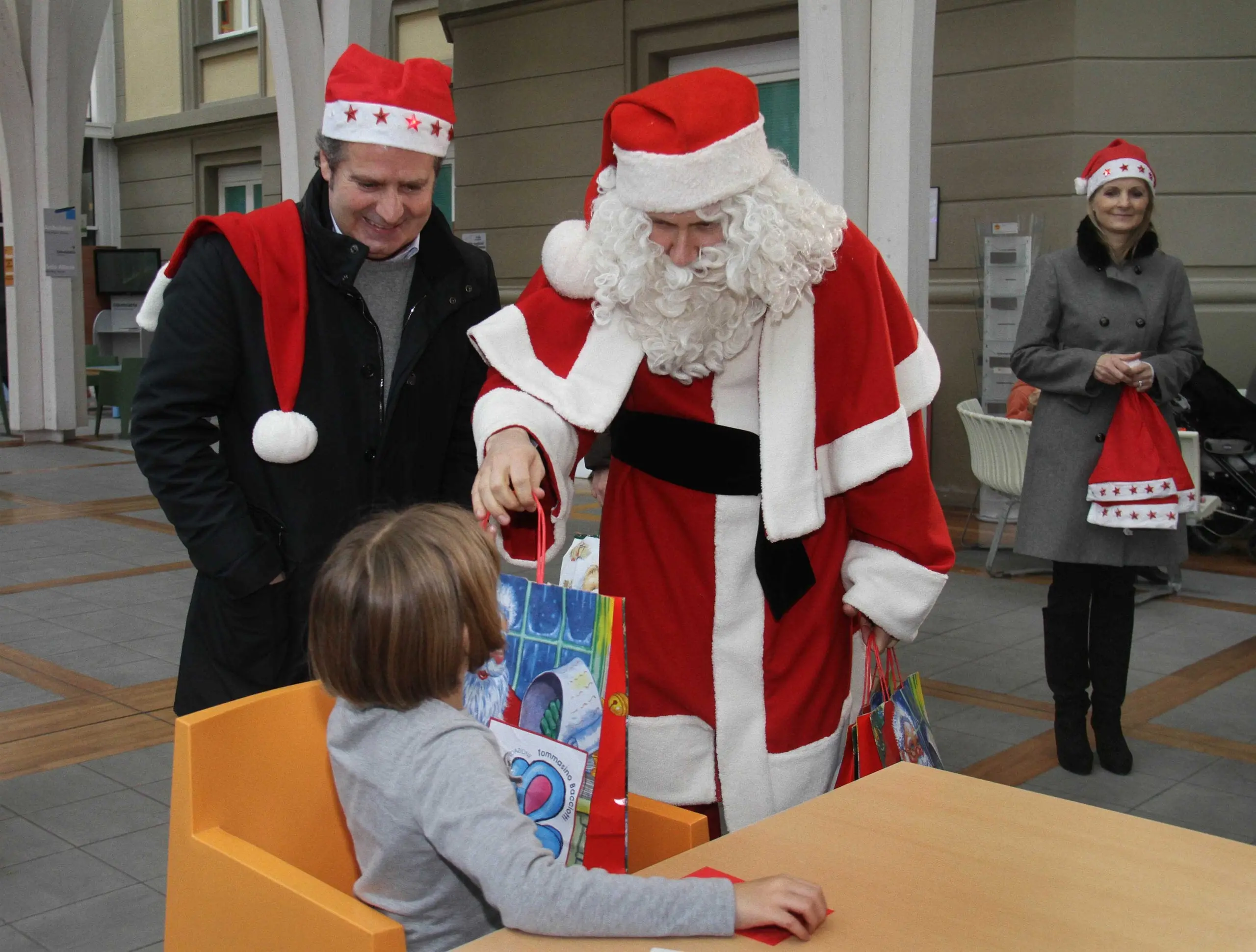 Natale al Meyer, Babbo Natale si cala dal tetto