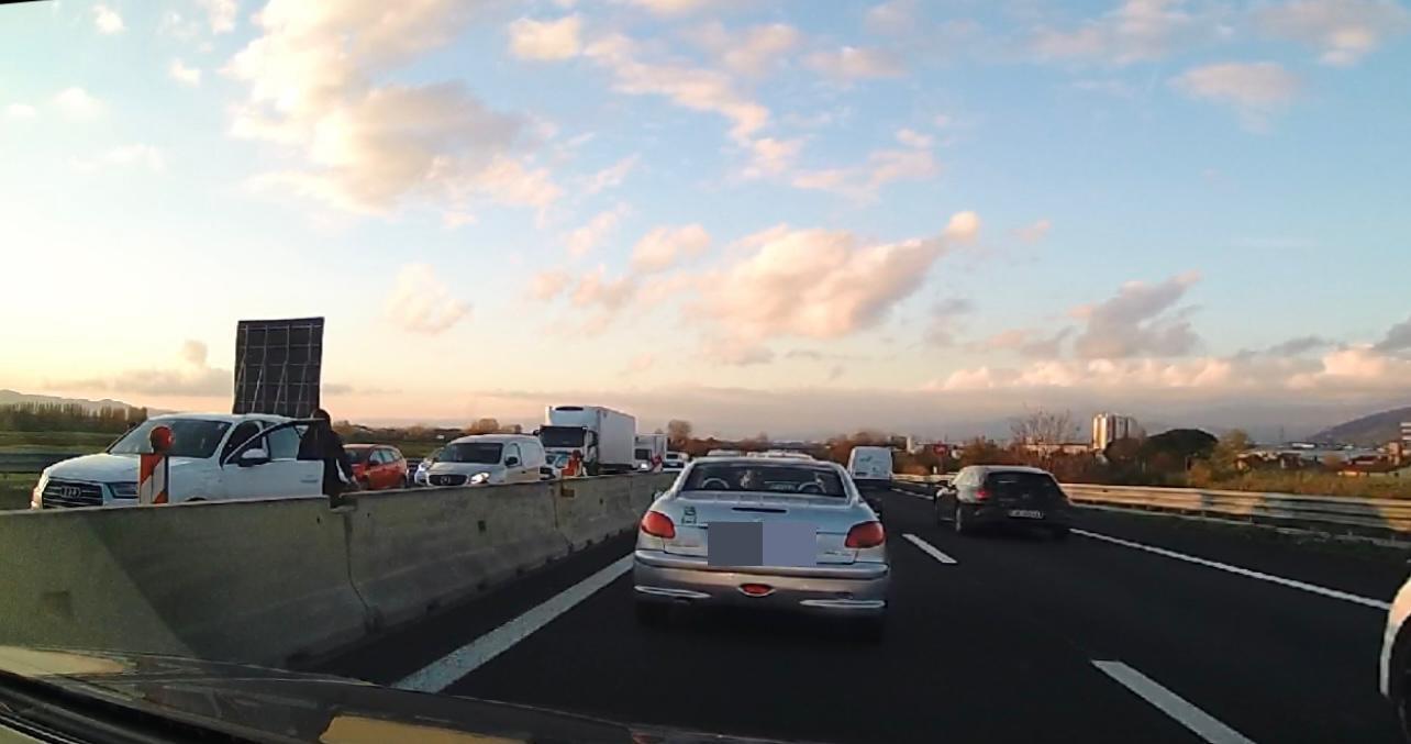 Incidente Oggi In A Scontro Tra Due Auto Tra Prato E Sesto