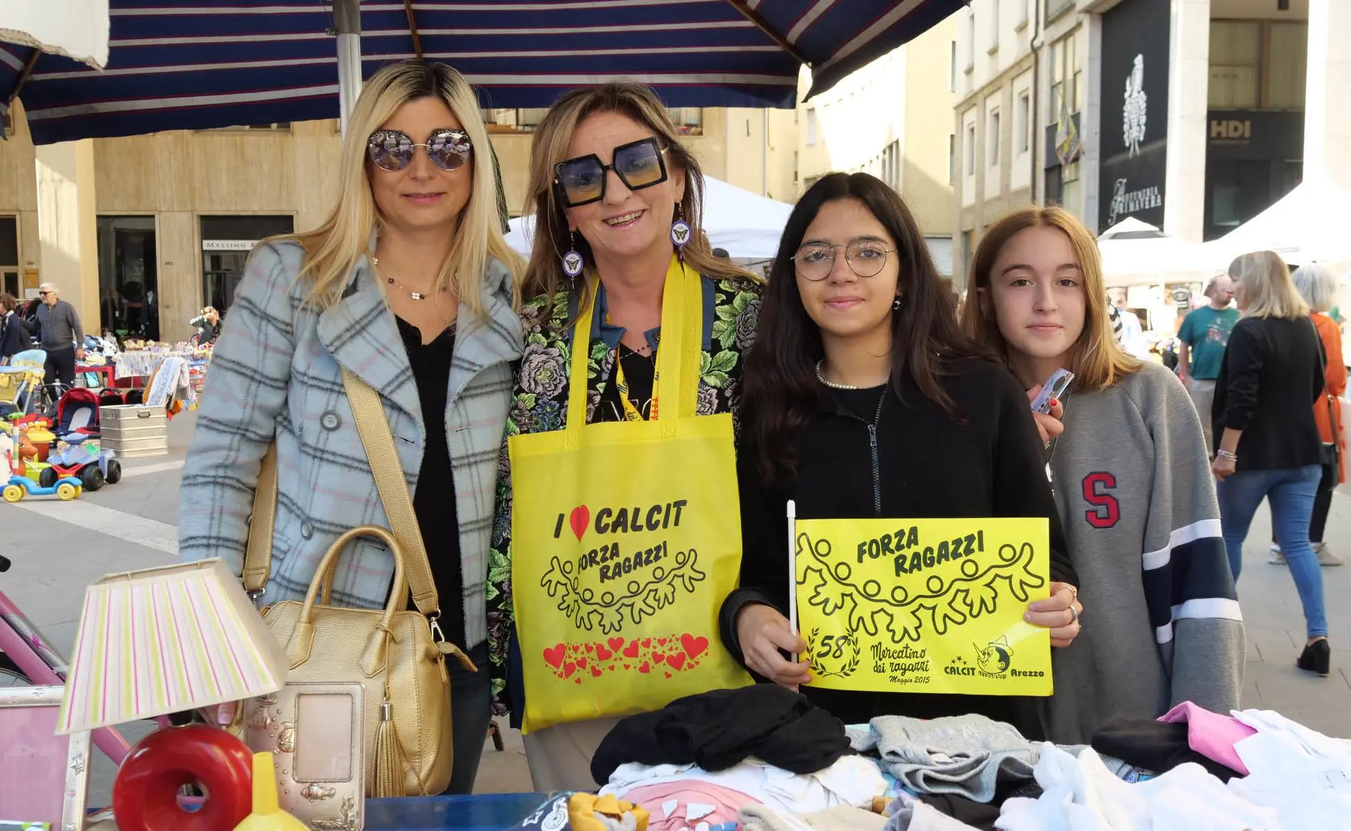 Mercatino un Calcit al maltempo. L esercito dei bambini torna in