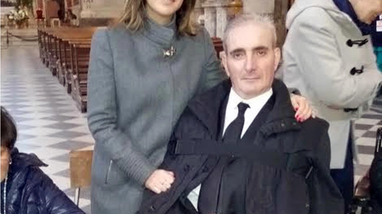 Giuseppe Giangrande con la figlia Martina nella basilica della Santissima Annunziata 