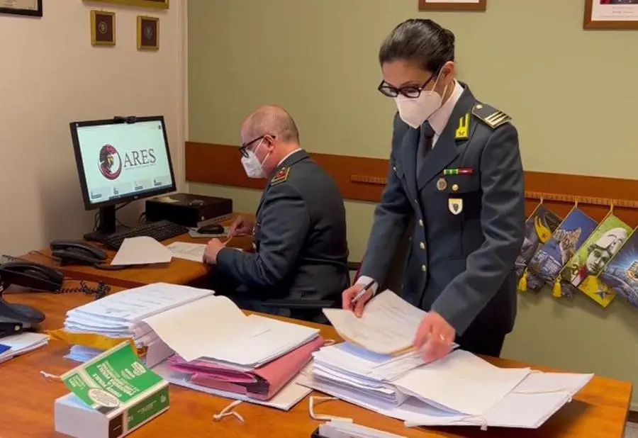 "Corruzione in Comune": tre patteggiano