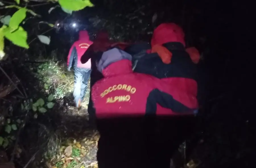 Stazzema, anziana si perde nel bosco. Trovata morta nella scarpata