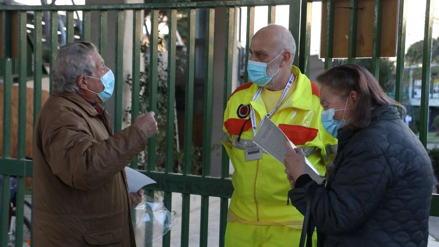 Sospesa la somministrazione del vaccino di Astrazeneca al Mandela Forum