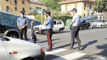 L'uomo sdraiato nel viale XX Settembre