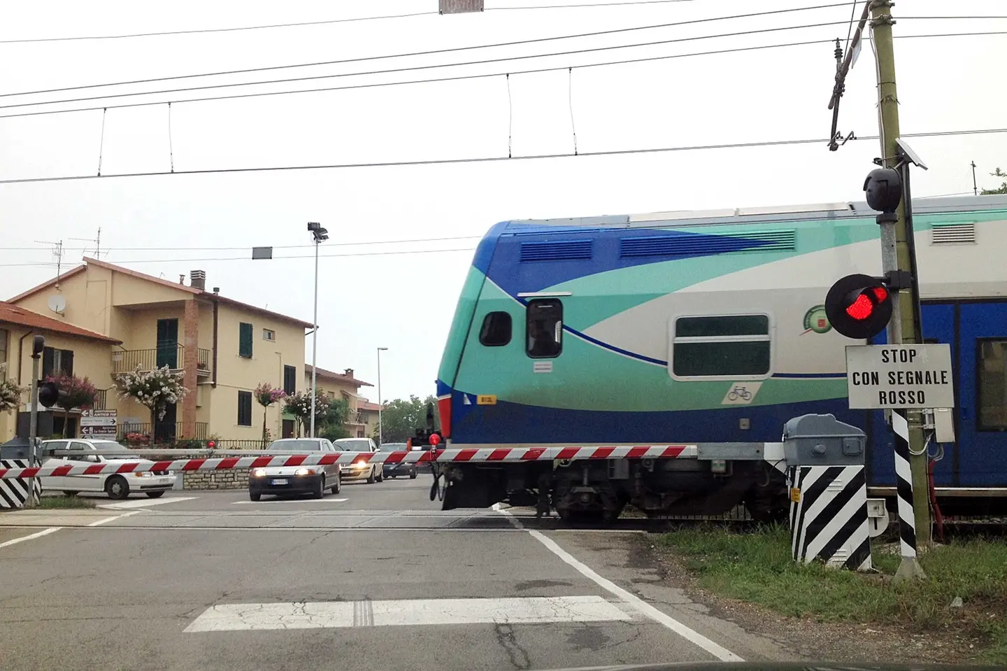 Sassate ai treni, quattro denunciati