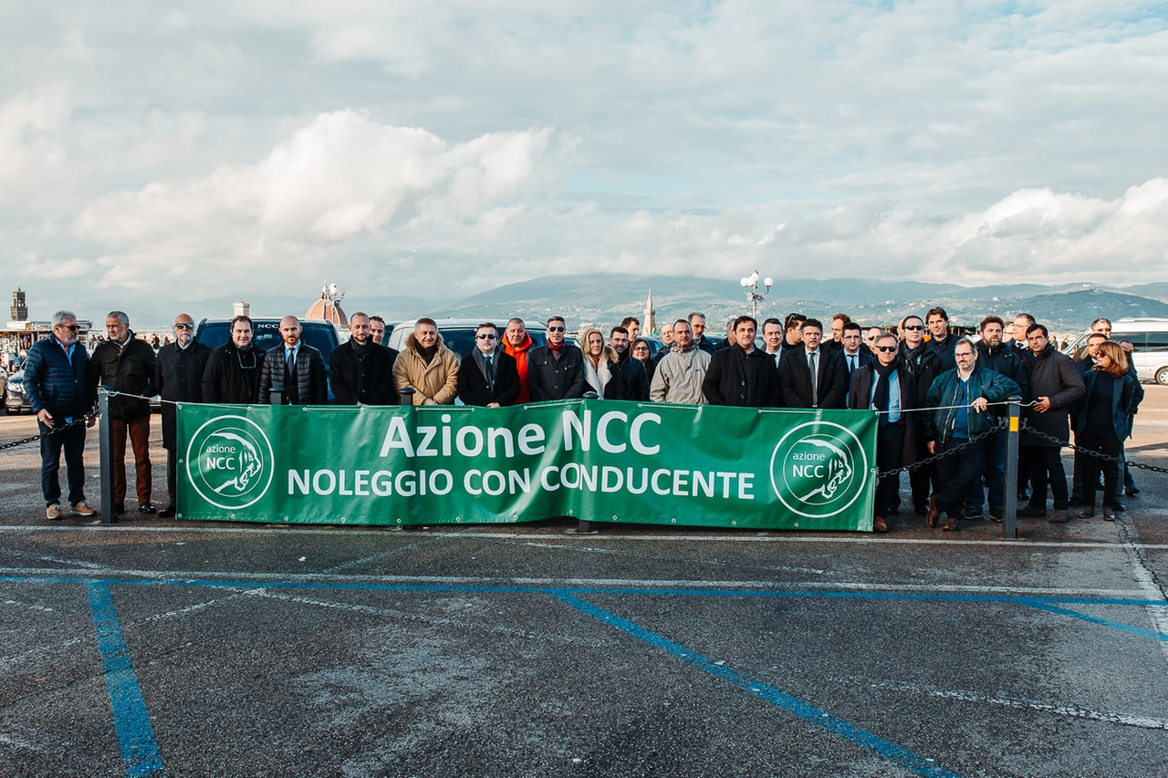 la protesta di Azione Ncc al Piazzale Michelangelo